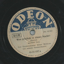 Der Tricktrommler Ernst Weiland mit seinem Tanzorchester...