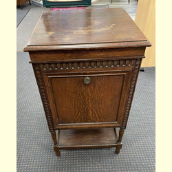 Standgrammophon Academy-Aufdruck klein