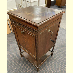 Standgrammophon Academy-Aufdruck klein