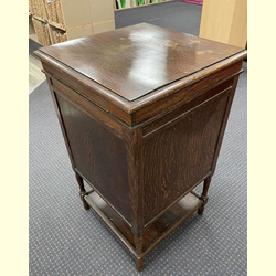 Standgrammophon Academy-Aufdruck klein