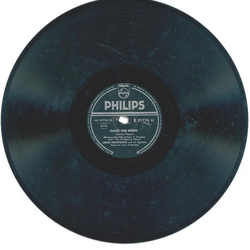 Louis Armstrong - Mack the Knife / Back o Town Blues