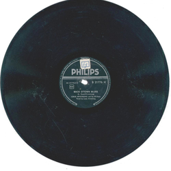 Louis Armstrong - Mack the Knife / Back o Town Blues