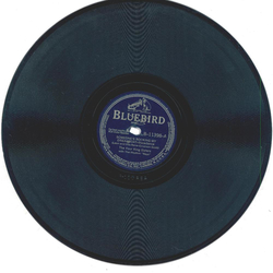 The Four King Sisters With The Rhythm Reys ? Someones Rocking My Dreamboat / Were The Couple In The Castle