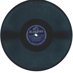 The Four King Sisters With The Rhythm Reys ? Someones Rocking My Dreamboat / Were The Couple In The Castle